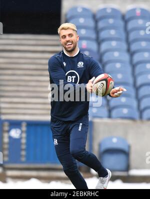 BT Murrayfield Stadium, Edinburgh.Scotland UK.12th Feb 21. Scotland Rugby Squad sessione di allenamento per la partita di Guinness Six Nations vs Wales Pic Shows Scotland Adam Hastings Credit: eric mcowat/Alamy Live News Foto Stock