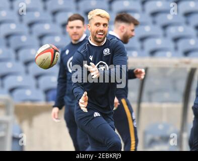 BT Murrayfield Stadium, Edinburgh.Scotland UK.12th Feb 21. Scotland Rugby Squad sessione di allenamento per la partita di Guinness Six Nations vs Wales Pic Shows Scotland Adam Hastings Credit: eric mcowat/Alamy Live News Foto Stock