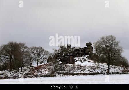 Vista di Robin Hoods dalla Cliff Lane sulla Strada per Elton nel Derbyshire Foto Stock