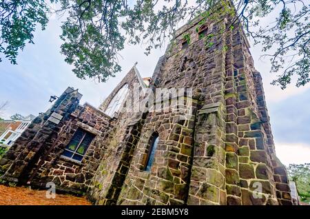 La Chiesa episcopale di tutti i Santi è raffigurata su Government Street, 8 febbraio 2021, a Mobile, Alabama. La chiesa storica fu fondata nel 1909. Foto Stock