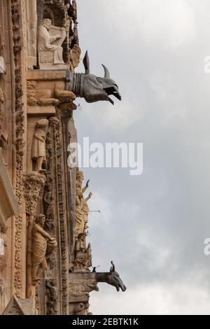 La cattedrale di Notre-Dame, risalente al XIII secolo, Reims, gravemente danneggiata durante la prima guerra mondiale ma ammirabilmente restaurata, è una delle più belle Foto Stock