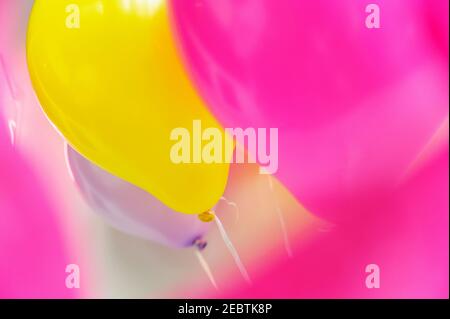 Grappolo di palloncini colorati Foto Stock