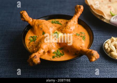 Gustoso burro di pollo curry, Murg Makhanwala roti cucina indiana. Burro di pollo curry, Delhi India Murgh makhani coscia di pollo burro. Pollo Foto Stock