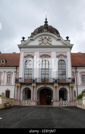 Ingresso principale del Palazzo reale di Gödöllő (Godollo) o Castello di Grassalkovich, Contea di Pest, Ungheria. La costruzione iniziò nel 1733. Foto Stock