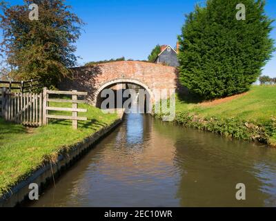 Bridge 194 e Somerton Deep Lock sul canale Oxford Union sopra Somerton, Oxfordshire Foto Stock