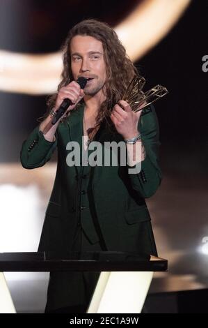 Julien Dore riceve il premio per la migliore creazione audiovisiva dell'anno durante il 36° Victoires de la Musique alla Seine musicale il 12 febbraio 2021 a Boulogne-Billancourt, Francia. Foto di David Niviere/ABACAPRESS.COM Foto Stock