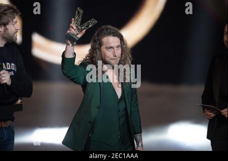 Julien Dore riceve il premio per la migliore creazione audiovisiva dell'anno durante il 36° Victoires de la Musique alla Seine musicale il 12 febbraio 2021 a Boulogne-Billancourt, Francia. Foto di David Niviere/ABACAPRESS.COM Foto Stock