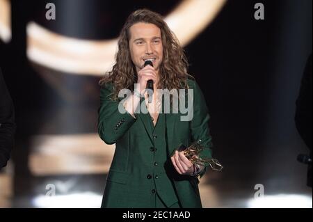 Julien Dore riceve il premio per la migliore creazione audiovisiva dell'anno durante il 36° Victoires de la Musique alla Seine musicale il 12 febbraio 2021 a Boulogne-Billancourt, Francia. Foto di David Niviere/ABACAPRESS.COM Foto Stock