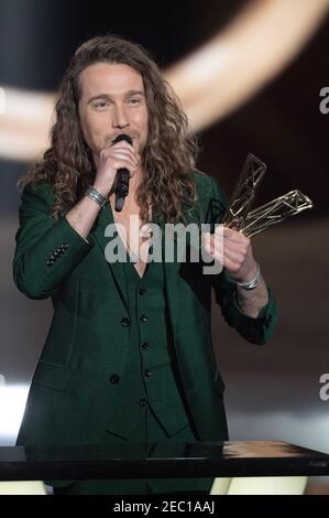 Julien Dore riceve il premio per la migliore creazione audiovisiva dell'anno durante il 36° Victoires de la Musique alla Seine musicale il 12 febbraio 2021 a Boulogne-Billancourt, Francia. Foto di David Niviere/ABACAPRESS.COM Foto Stock