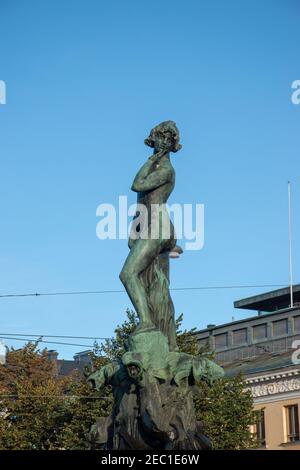 Havis Amanda è una fontana e una statua di Helsinki, Finlandia, di Ville Vallgren, eretto in Piazza del mercato nel 1908. Foto Stock