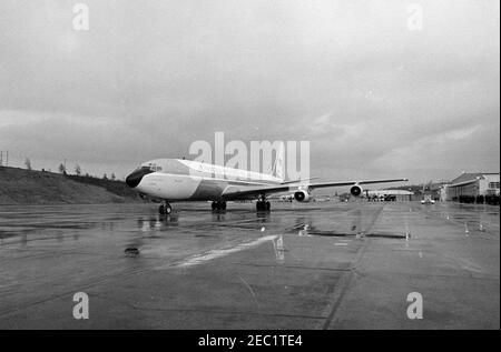 Servizi funerari per la Sig.ra Eleanor Roosevelt, Hyde Park, New York. Vista dell'Air Force One alla base dell'aeronautica Stewart di Newburgh, New York; il presidente John F. Kennedy si recò ad Hyde Park, New York, per assistere ai funerali di Eleanor Roosevelt. Foto Stock