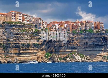 La città di Bonifacio e le sue scogliere, Corsica del Sud, Francia Foto Stock