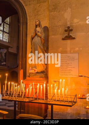 Chiesa di St-Paul-St-Louis, Parigi. Interno della chiesa gesuita del 17 ° secolo. Foto Stock