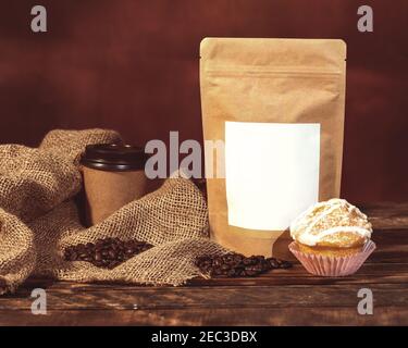 ancora vita con cuore, muffin e caffè Foto Stock