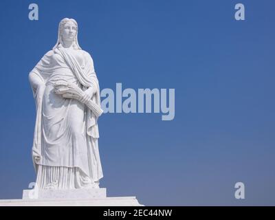 Statua di Demetra (Ceres) sul ponte che conduce al Museo Chimei a Tainan, Taiwan. Foto Stock