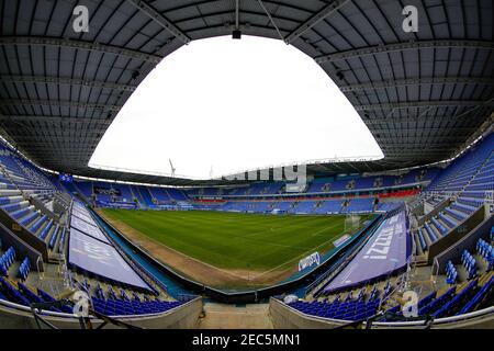 Madejski Stadium, Reading, Berkshire, Regno Unito. 13 Feb 2021. Campionato inglese di calcio della Lega Calcio, Reading vs Millwall; veduta generale dell'interno dello stadio Madejski vuoto a causa della pandemia di credito: Action Plus Sports/Alamy Live News Foto Stock