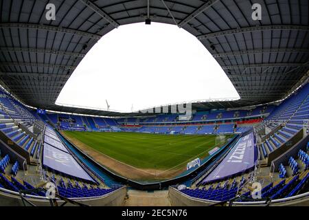 Madejski Stadium, Reading, Berkshire, Regno Unito. 13 Feb 2021. Campionato inglese di calcio della Lega Calcio, Reading vs Millwall; veduta generale dell'interno dello stadio Madejski vuoto a causa della pandemia di credito: Action Plus Sports/Alamy Live News Foto Stock