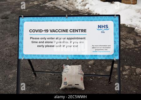 Covid-19 Vaccine Center firma a Fife, Scozia, Regno Unito Foto Stock