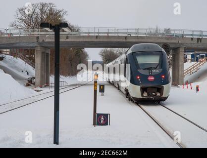 Vordingborg Danimarca - Marte 3. 2018: Treno DSB IC4 che parte dalla stazione di Vordingborg Foto Stock