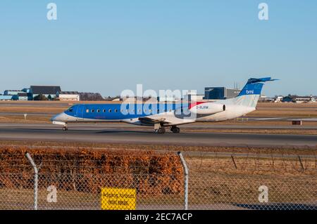 Copenaghen Danimarca - Marzo 18. 2018: Aereo regionale Embraer ERJ-145 BMI nell'aeroporto di Copenaghen Foto Stock