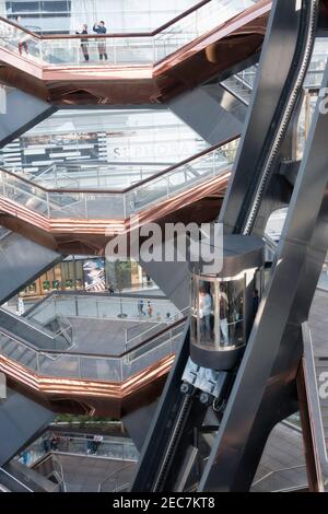 La struttura di contenitore è il fulcro della Hudson Yards complessa, New York City, Stati Uniti d'America Foto Stock