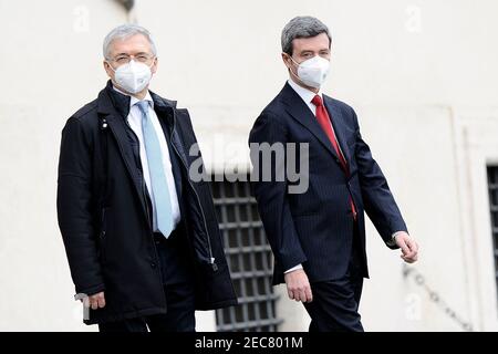 2/13/2021 - Daniele Franco e Andrea Orlando, rispettivamente nominati Ministro dell'Economia e Ministro del lavoro nel nuovo governo di Mario Draghi, lasciano il Quirinale dopo la cerimonia di giuramento (Foto di IPA/Sipa USA) Foto Stock