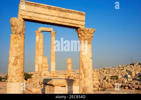 Resti del Tempio di Ercole sulla Cittadella, Amman, Giordania. L'antica Filadelfia romana Foto Stock
