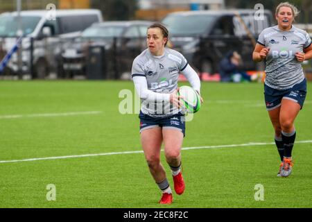 Bristol, Regno Unito. 13 Feb 2021. Katy Daley-Mclean (vendita squali n° 10) durante il Womens Allianz Premier 15s Bristol Bears and sale Sharks al Shaftesbury Park, Bristol, England Credit: SPP Sport Press Photo. /Alamy Live News Foto Stock