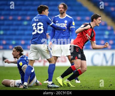 Dominic Hyam (a destra) di Coventry City celebra il primo gol della partita durante la partita del campionato Sky Bet al Cardiff City Stadium. Data immagine: Sabato 13 febbraio 2021. Foto Stock