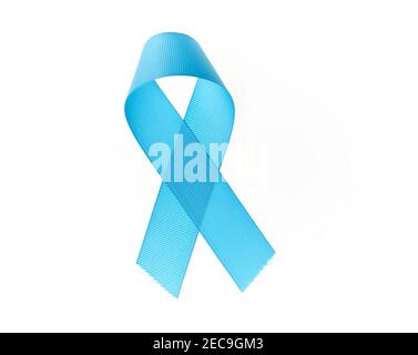 Nastro blu di consapevolezza su sfondo bianco isolato. Foto Stock