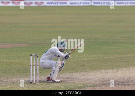 Dhaka, Bangladesh. 13 Feb 2021. Il cricket del Bangladesh Liton Das è in azione durante il terzo giorno del secondo test di cricket tra West Indies e Bangladesh allo Sher-e-Bangla National Cricket Stadium. Credit: SOPA Images Limited/Alamy Live News Foto Stock