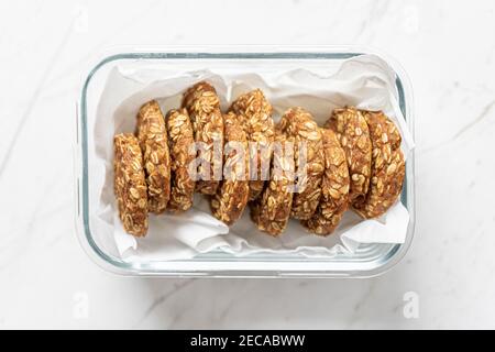 Biscotti OAT alla banana, biscotti per la colazione del mattino Foto Stock