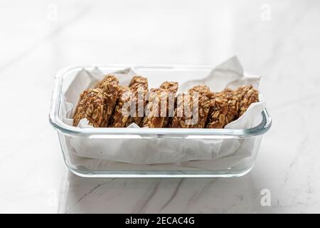 Biscotti OAT alla banana, biscotti per la colazione del mattino Foto Stock