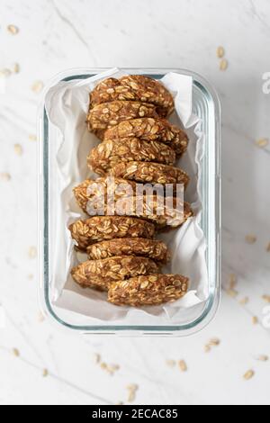 Biscotti OAT alla banana, biscotti per la colazione del mattino Foto Stock