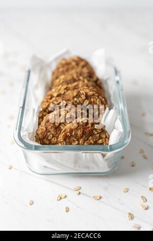 Biscotti OAT alla banana, biscotti per la colazione del mattino Foto Stock