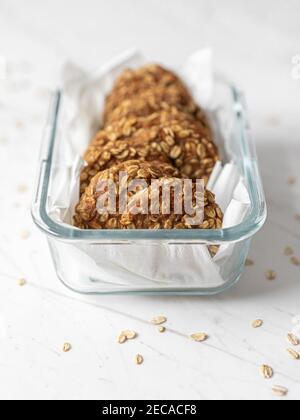 Biscotti OAT alla banana, biscotti per la colazione del mattino Foto Stock