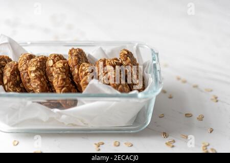 Biscotti OAT alla banana, biscotti per la colazione del mattino Foto Stock