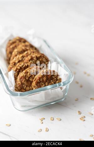 Biscotti OAT alla banana, biscotti per la colazione del mattino Foto Stock