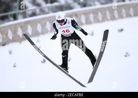 Zakopane, Polonia. 13 Feb 2021. Yukiya Sato salta con gli sci sul Great Krokiew Ski Jumping Facility durante la gara di Coppa del mondo di salto con gli sci a Zakopane. Credit: SOPA Images Limited/Alamy Live News Foto Stock