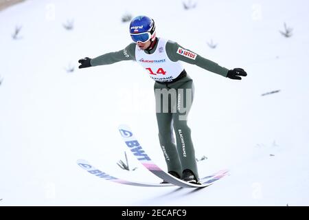 Zakopane, Polonia. 13 Feb 2021. Machiej Kot salta con gli sci sul Great Krokiew Ski Jumping Facility durante la gara di Coppa del mondo di salto con gli sci a Zakopane. Credit: SOPA Images Limited/Alamy Live News Foto Stock