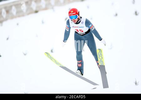 Zakopane, Polonia. 13 Feb 2021. Philipp Aschenwald salta con gli sci sul Great Krokiew Ski Jumping Facility durante la gara di Coppa del mondo di salto con gli sci a Zakopane. Credit: SOPA Images Limited/Alamy Live News Foto Stock