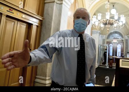 Washington, Stati Uniti. 13 Feb 2021. Il senatore Ron Johnson, un repubblicano del Wisconsin, parla ad un membro dei media al Campidoglio degli Stati Uniti a Washington, DC, sabato 13 febbraio 2021. Il Senato ha votato per prendere in considerazione una richiesta di testimoni al processo di impedimento di Donald Trump, iniettando un nuovo elemento caotico che potrebbe finire per prolungare i procedimenti che sembravano essere sulla buona strada per concludersi oggi. Foto in piscina di Stefani Reynolds/UPI Credit: UPI/Alamy Live News Foto Stock