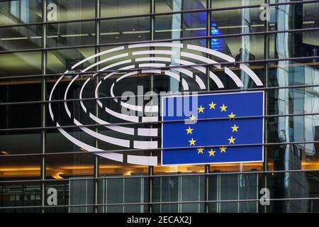 Logo del Parlamento europeo sull'edificio Paul-Henri Spaak di Bruxelles, Belgio Foto Stock