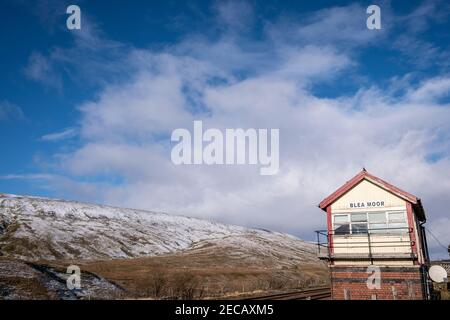 Blea Moor casella segnale vicino a Ribblehead nel Yorkshire Dales National Park. Inghilterra, Regno Unito Foto Stock