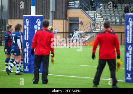 Bristol, Regno Unito. 13 Feb 2021. Katy Daley-Mclean (vendita squali n° 10) tentativo di conversione durante le donne Allianz Premier 15s Bristol Bears and sale Sharks al Shaftesbury Park, Bristol, England Credit: SPP Sport Press Photo. /Alamy Live News Foto Stock