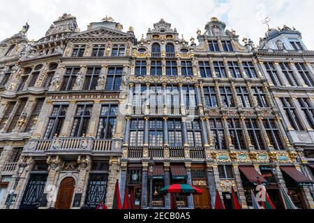 Facciate di case di gilda sulla Grand Place, piazza Grote Markt a Bruxelles, Belgio Foto Stock