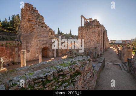 Accesso est del teatro romano di Merida. Uno dei siti archeologici più grandi e estesi d'Europa. Accesso ovest. Extremadura, Spagna Foto Stock