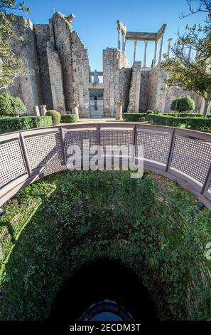 Pozzo peristilio del teatro romano di Merida. Uno dei siti archeologici più grandi e estesi d'Europa. Extremadura, Spagna Foto Stock