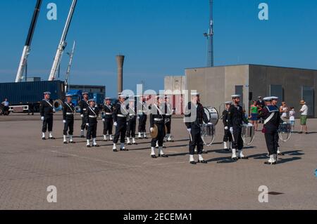 Korsor Danimarca - Agosto 22. 2015: Orchestra della Marina danese che suona all'aperto nella base navale di Korsoer Foto Stock