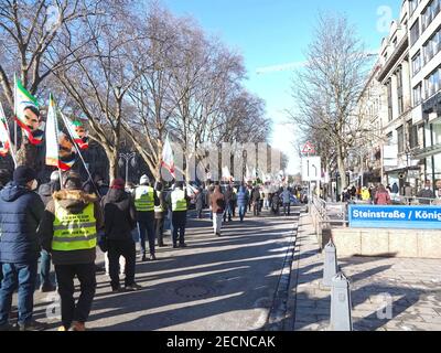 Persone che manifestano per la libertà di Abdullah Öcalan Foto Stock